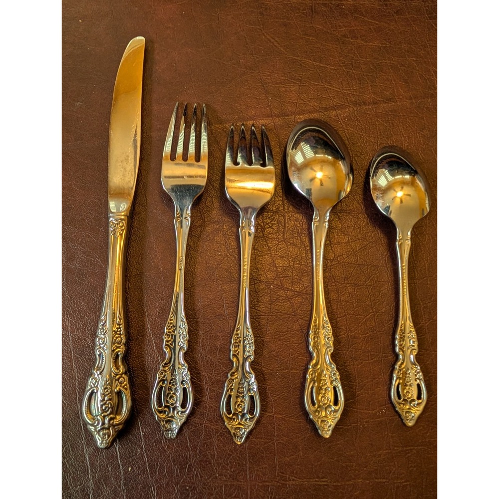Oneida Renoir-Pembrooke Stainless Steel Flatware 5 Piece Place Setting Ornate